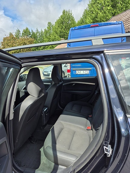 Volvo V70 7 of 10
