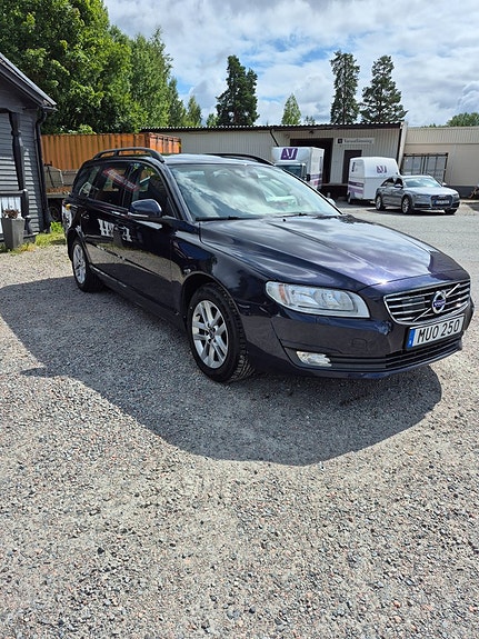 Volvo V70 2 of 5