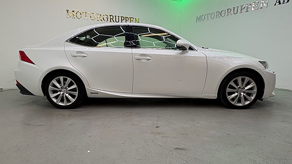 Lexus IS300h 22 of 26