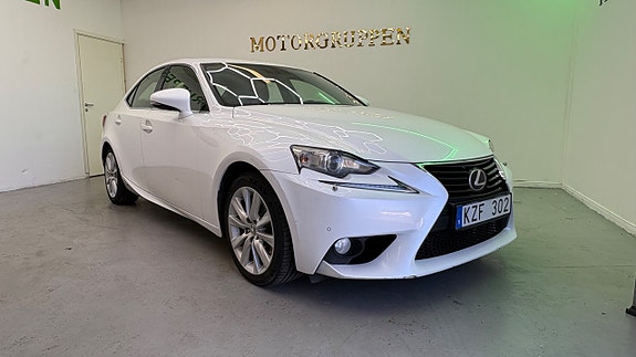 Lexus IS300h
