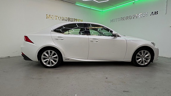 Lexus IS300h 5 of 5