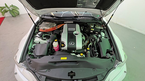 Lexus IS300h 25 of 26