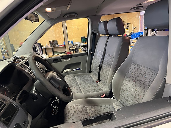 Volkswagen Shuttle 3 of 5