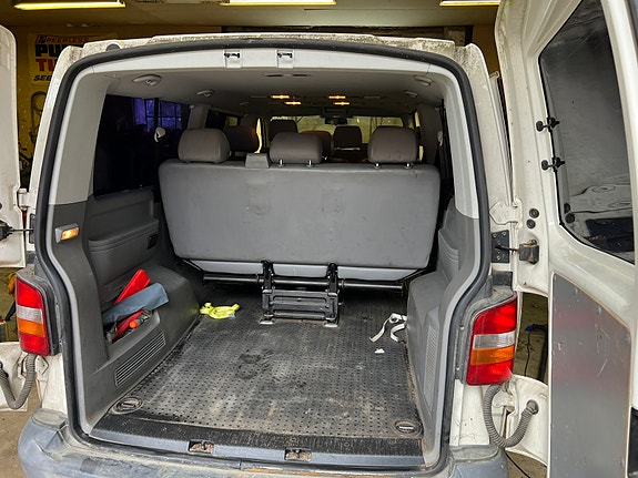 Volkswagen Shuttle 6 of 6