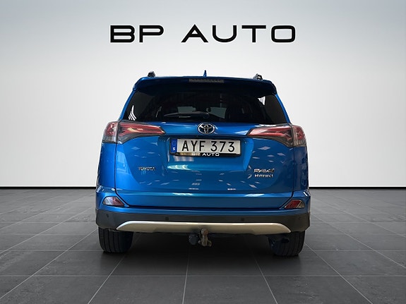 Toyota RAV4 4 of 27
