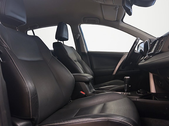 Toyota RAV4 12 of 27