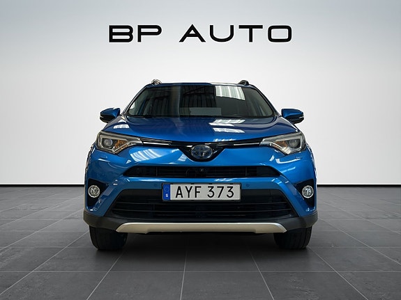 Toyota RAV4 3 of 27