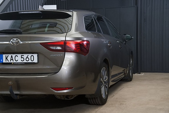Toyota Avensis 9 of 24