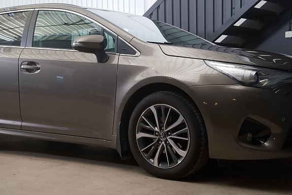 Toyota Avensis 11 of 24