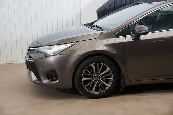Toyota Avensis 4 of 5