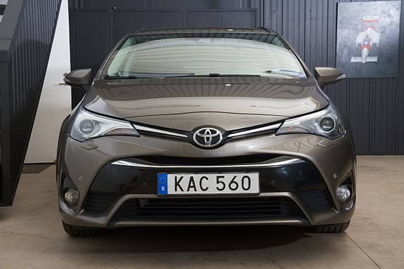 Toyota Avensis 5 of 5