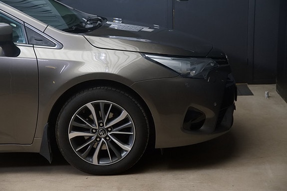Toyota Avensis 10 of 24