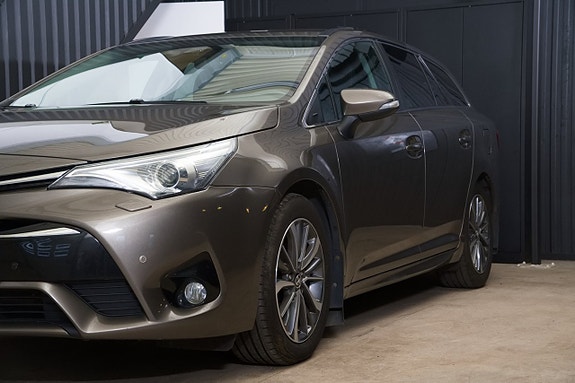 Toyota Avensis 3 of 5