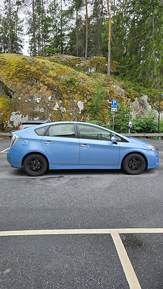 Toyota Prius Plug-in Hybrid 2 of 5