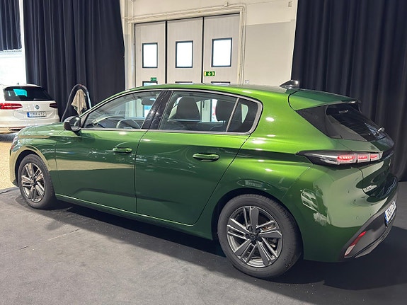 Peugeot 308 2 of 5
