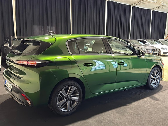 Peugeot 308 4 of 5