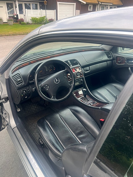 Mercedes-Benz CLK320 5 of 5