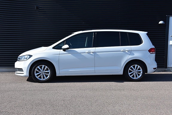 Volkswagen Touran 3 of 16