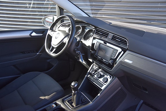 Volkswagen Touran 8 of 16