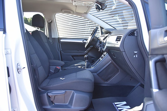Volkswagen Touran 9 of 16