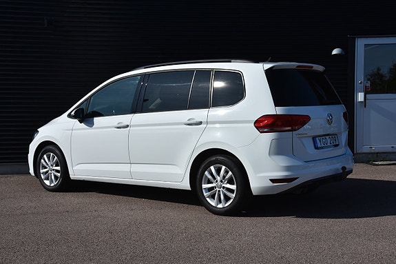 Volkswagen Touran 4 of 16