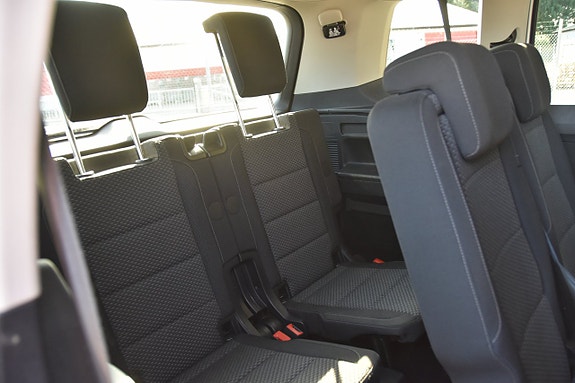 Volkswagen Touran 12 of 16