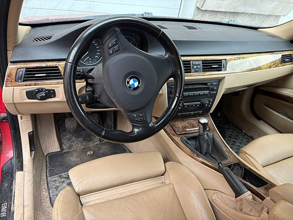 BMW 330Xi 4 of 5