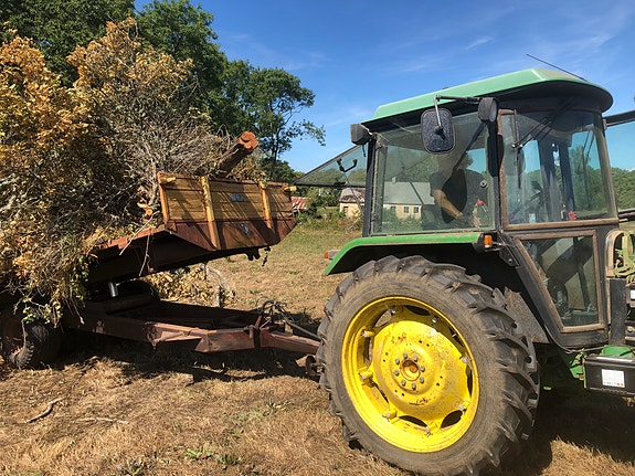 John Deere 2250 FWD 2 of 2