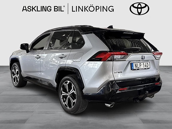 Toyota RAV4 Plug-in Hybrid 3 of 5