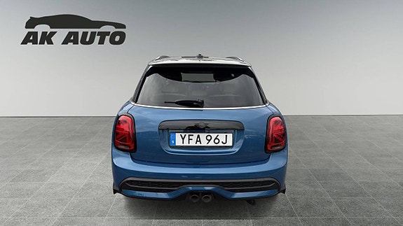 MINI Cooper S 3 of 5