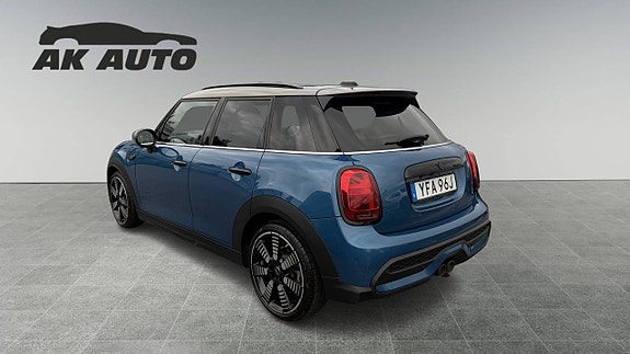 MINI Cooper S 2 of 5