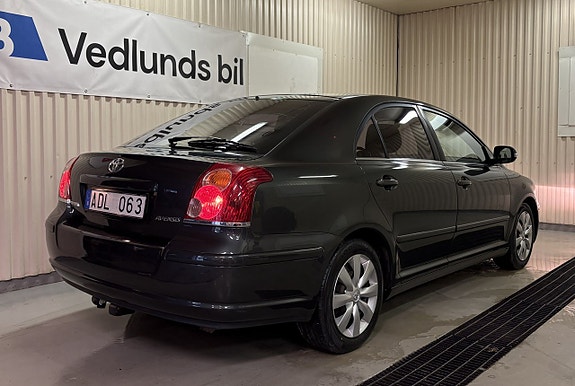 Toyota Avensis 4 of 17