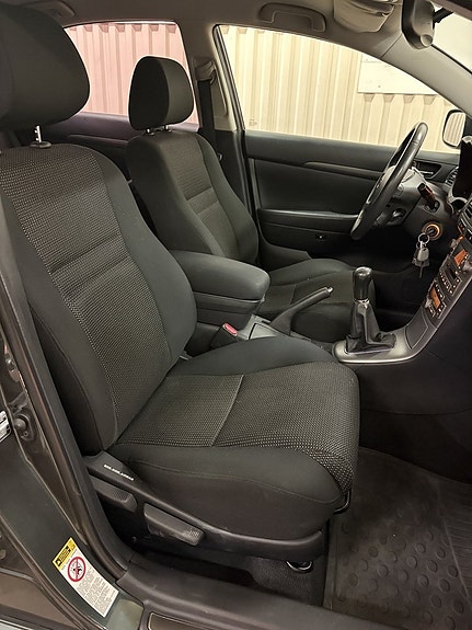 Toyota Avensis 10 of 17