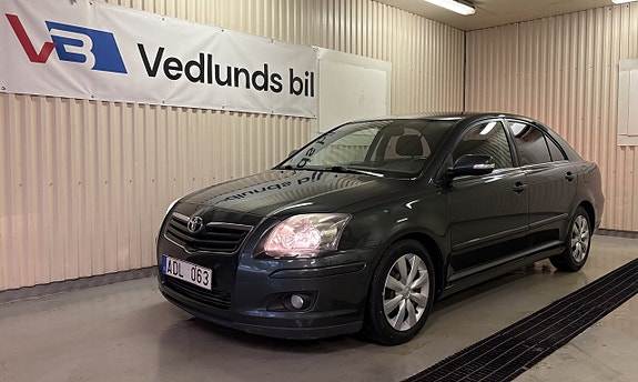 Toyota Avensis 2 of 17