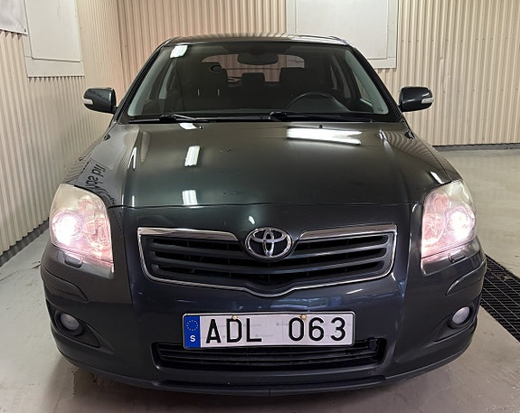 Toyota Avensis 6 of 17