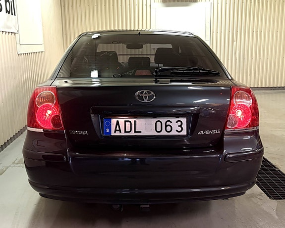 Toyota Avensis 7 of 17
