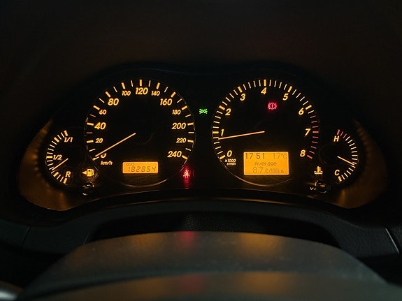 Toyota Avensis 16 of 17