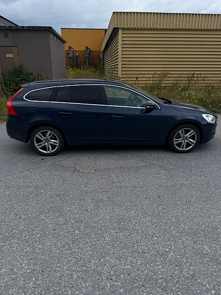 Volvo V60 4 of 5