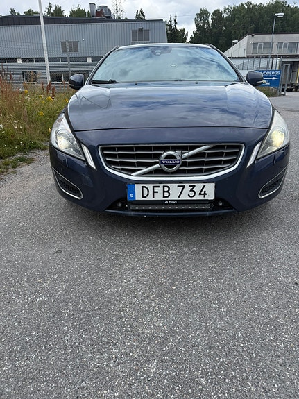 Volvo V60 2 of 5
