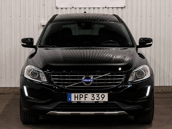 Volvo XC60 2 of 22