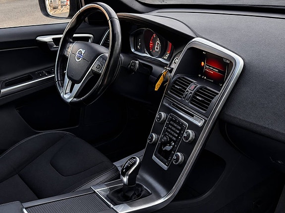 Volvo XC60 12 of 22