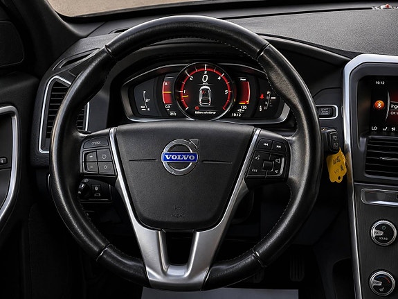 Volvo XC60 16 of 22