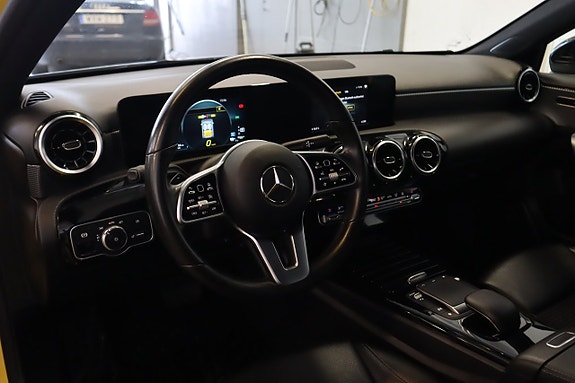 Mercedes-Benz A250 e 7 of 18