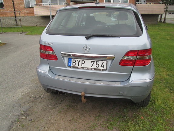 Mercedes-Benz B180 4 of 7