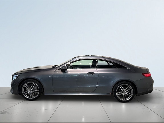 Mercedes-Benz E200 4 of 5