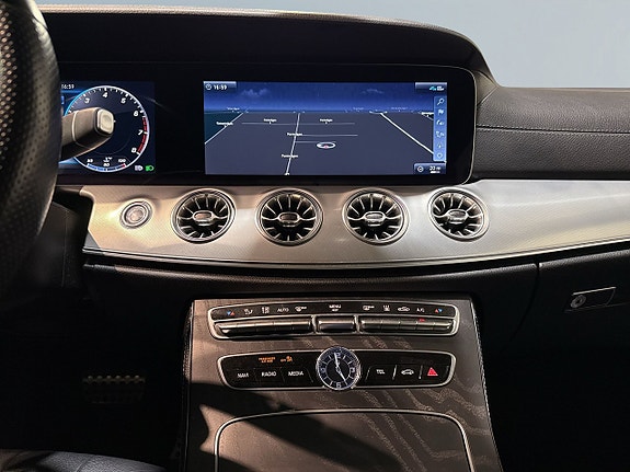 Mercedes-Benz E200 11 of 21