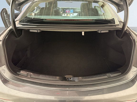 Mercedes-Benz E200 12 of 21