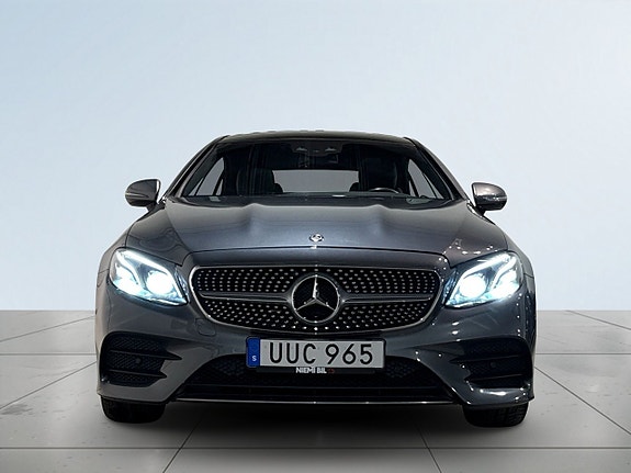 Mercedes-Benz E200 2 of 5