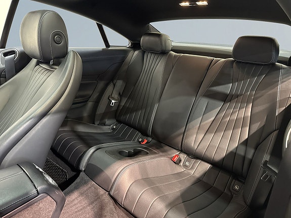 Mercedes-Benz E200 13 of 21