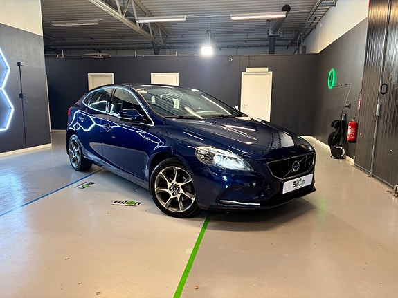 Volvo V40 2 of 5